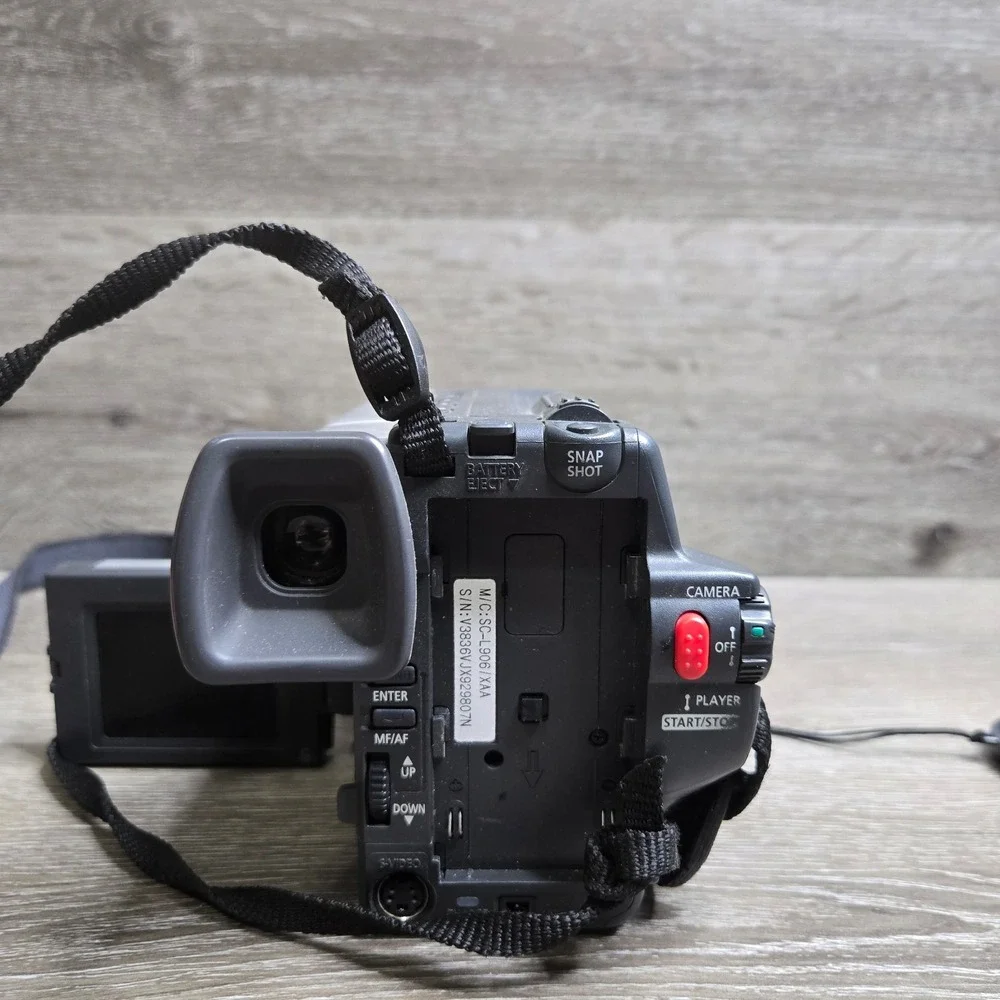 Samsung SCL906 NTSC Video Camera Camcorder (No battery or charger) As Is